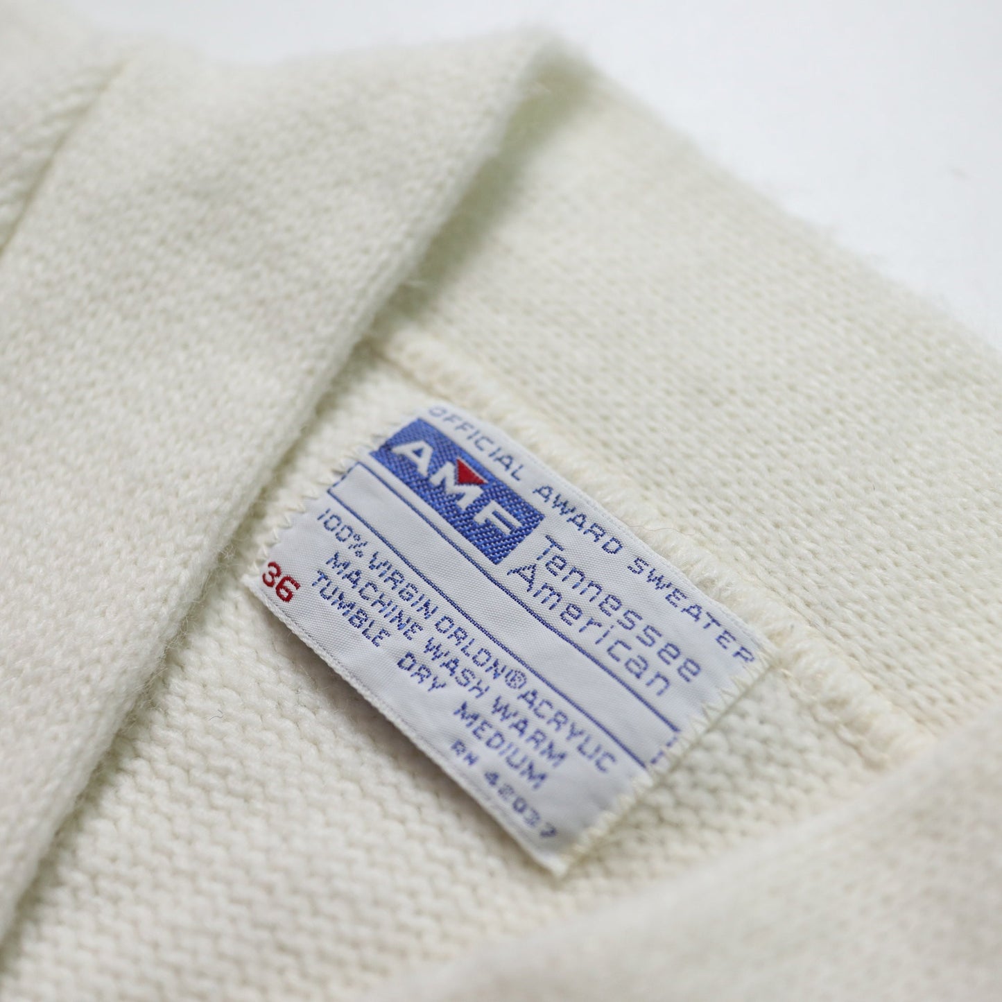 70's AMF 白色V領校園針織衫 Letterman Sweater 套頭針織毛衣 - 富士鳥古著