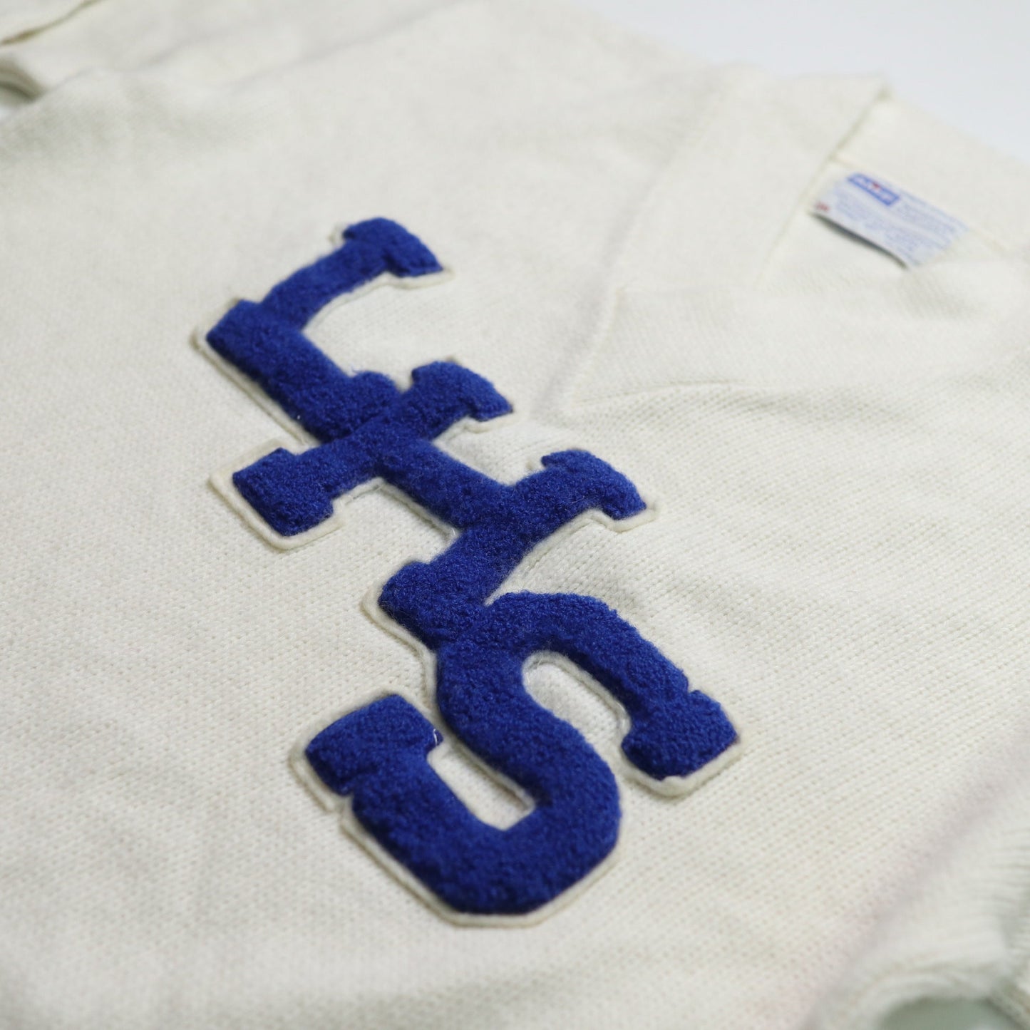 70's AMF 白色V領校園針織衫 Letterman Sweater 套頭針織毛衣 - 富士鳥古著