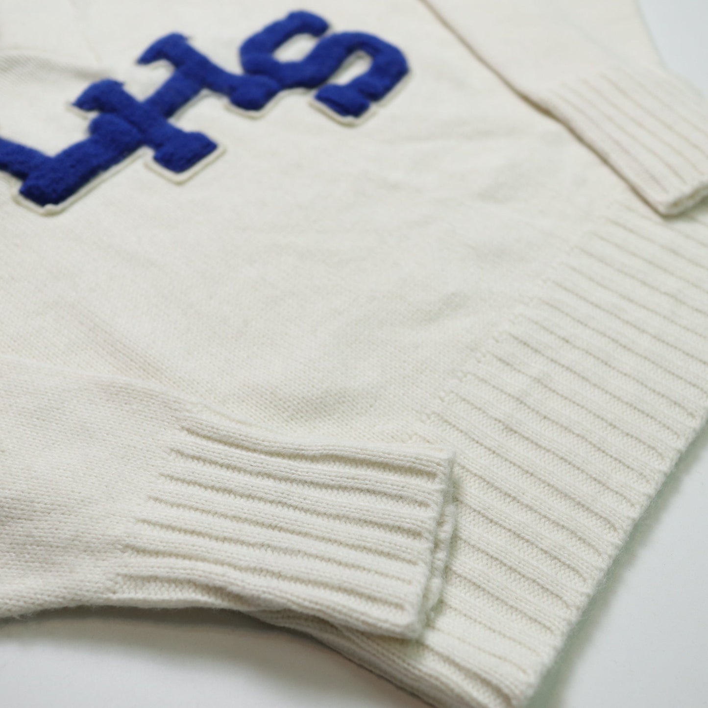 70's AMF 白色V領校園針織衫 Letterman Sweater 套頭針織毛衣 - 富士鳥古著