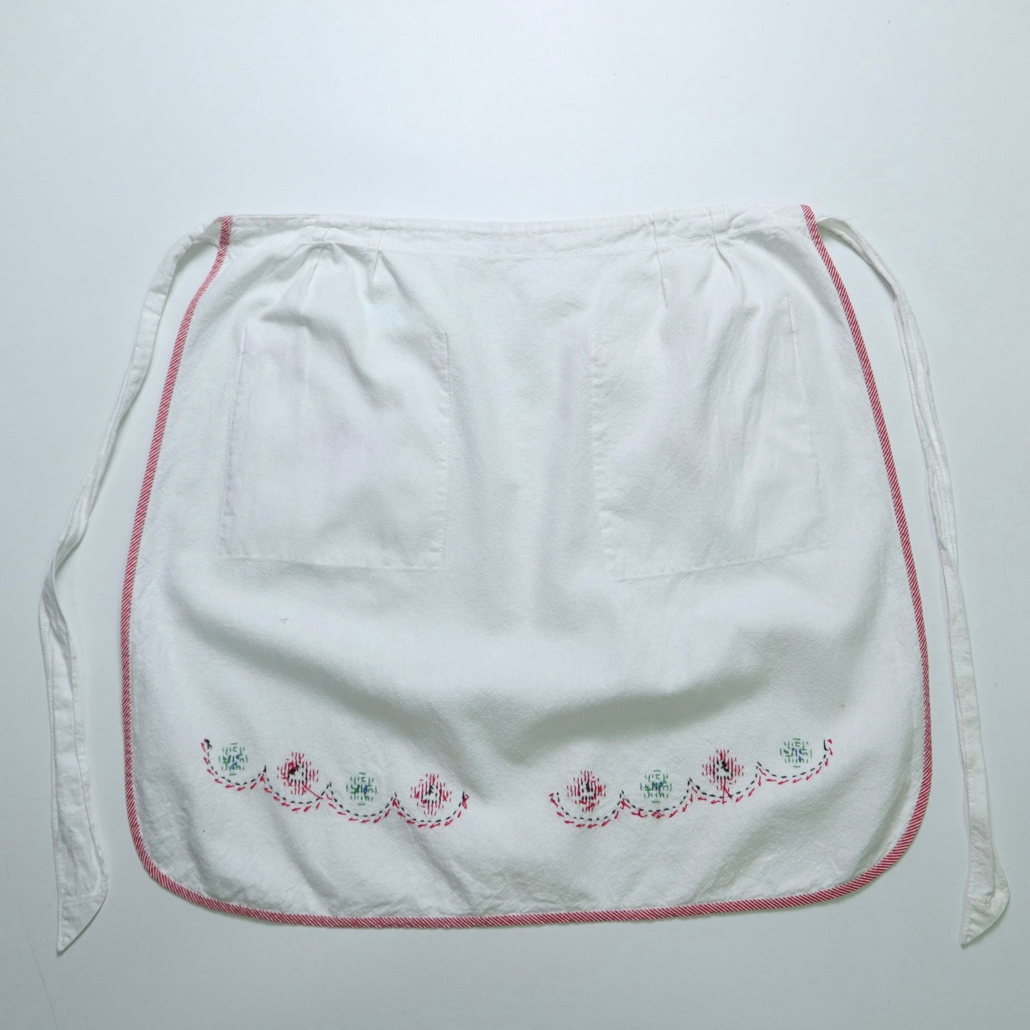 Handmade Apron 純白色手工刺繡半圍裙 - 富士鳥古著