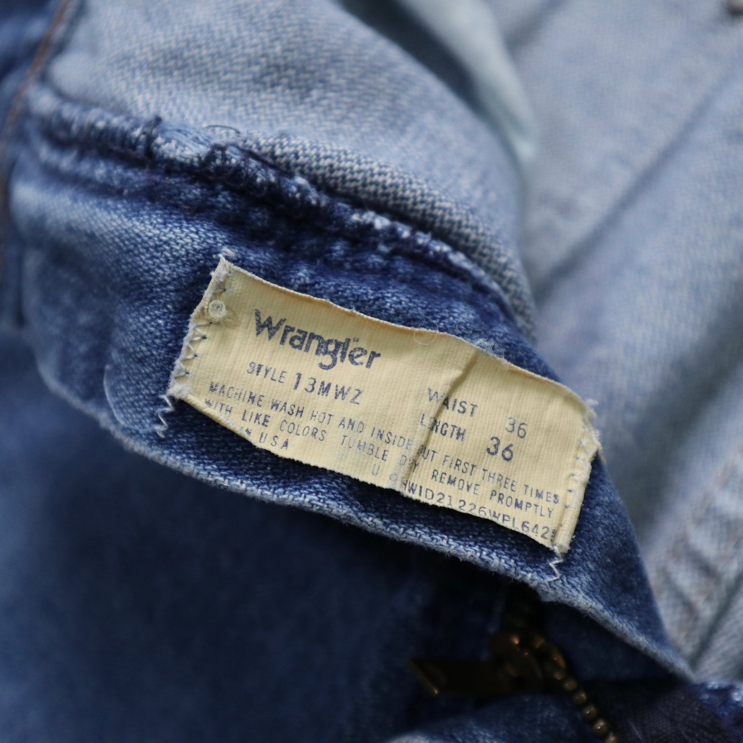 （34W) 70s Wrangler 13MWZ 藍哥直筒牛仔褲 - 富士鳥古著