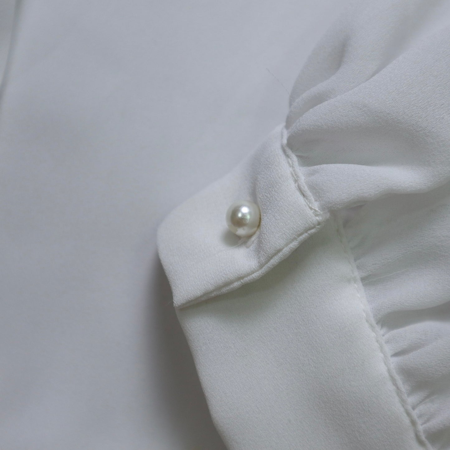1980s white three-dimensional ruffled chiffon shirt