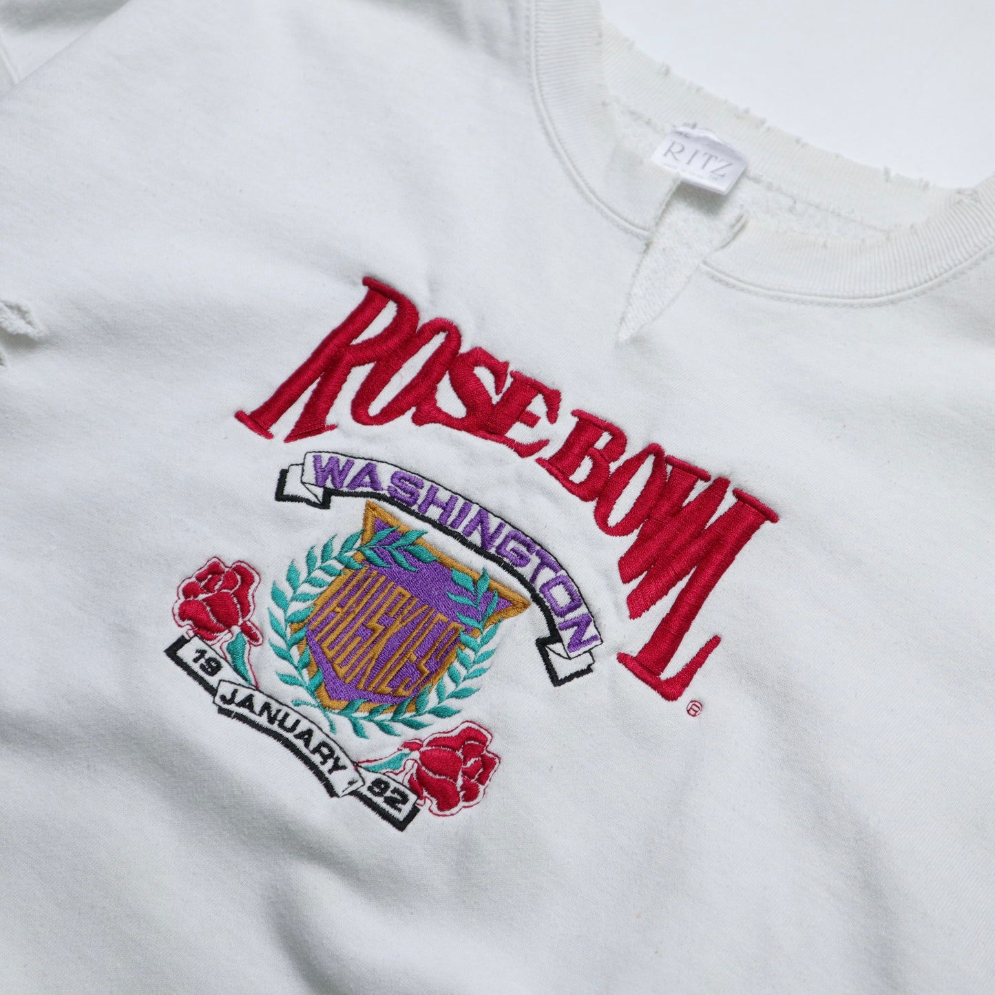 90s ROSE BOWL embroidered totem destruction sweatshirt college tee