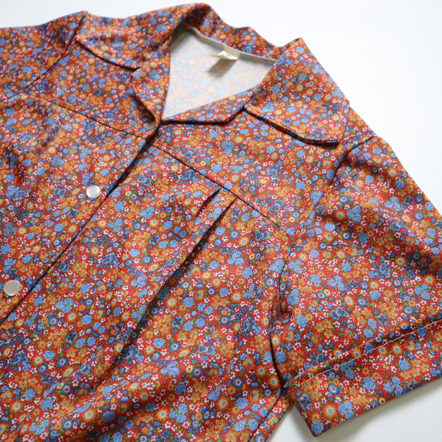 1980s USA-made floral arrow collar shirt in polyester fabric