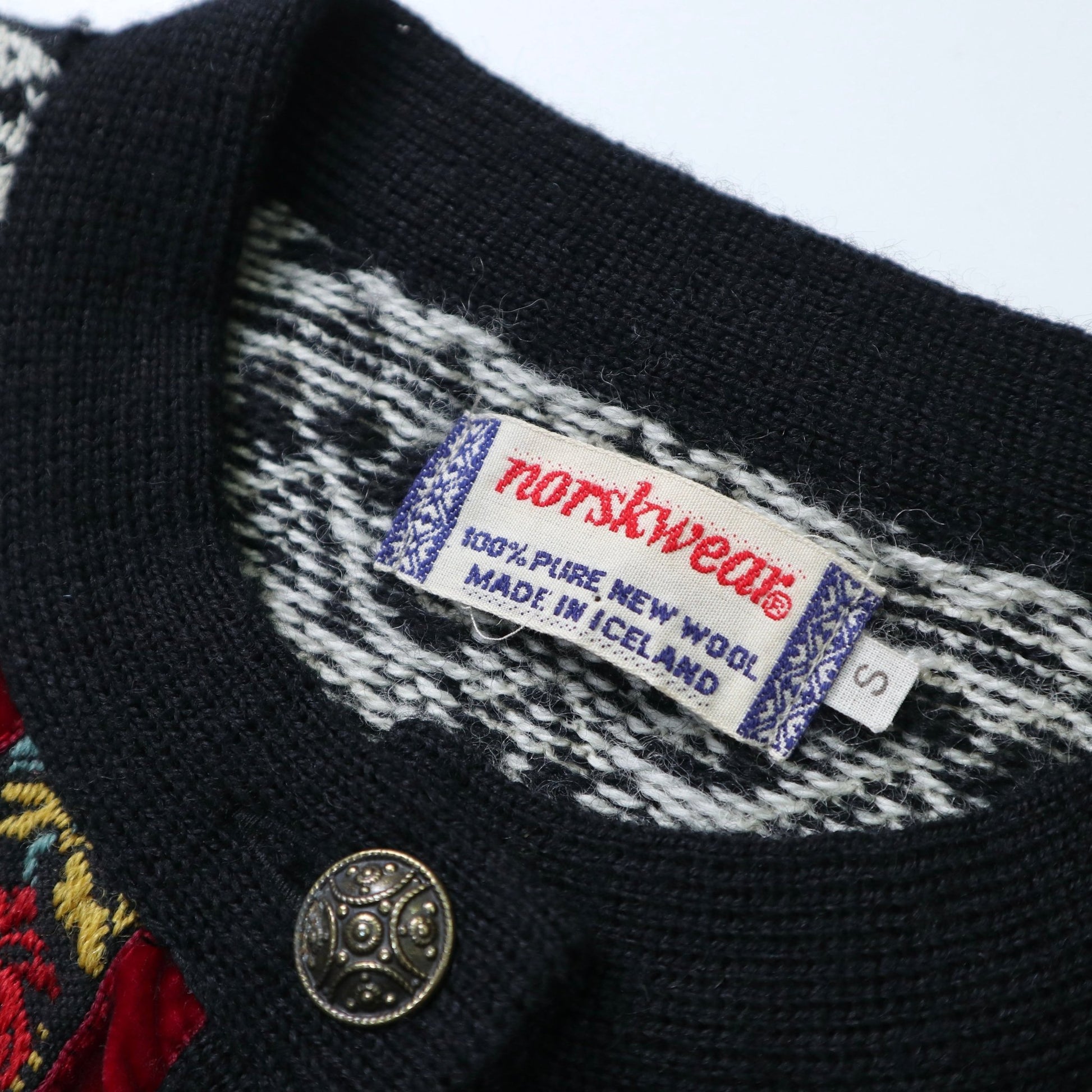 80s Norskwear 冰島製 花卉刺繡 挪威羊毛開襟針織衫 - 富士鳥古著