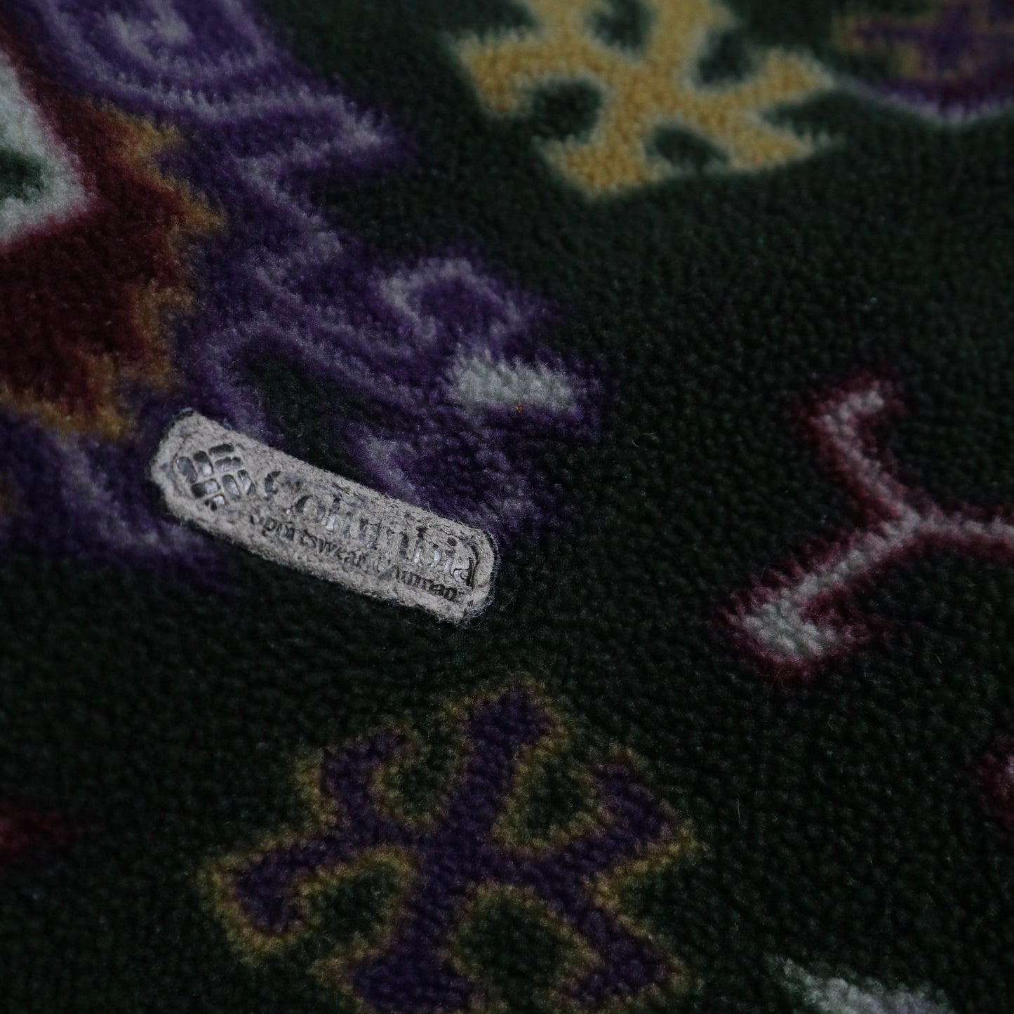 90s Columbia 美國製 綠底幾何圖騰抓毛絨套頭衫 - 富士鳥古著