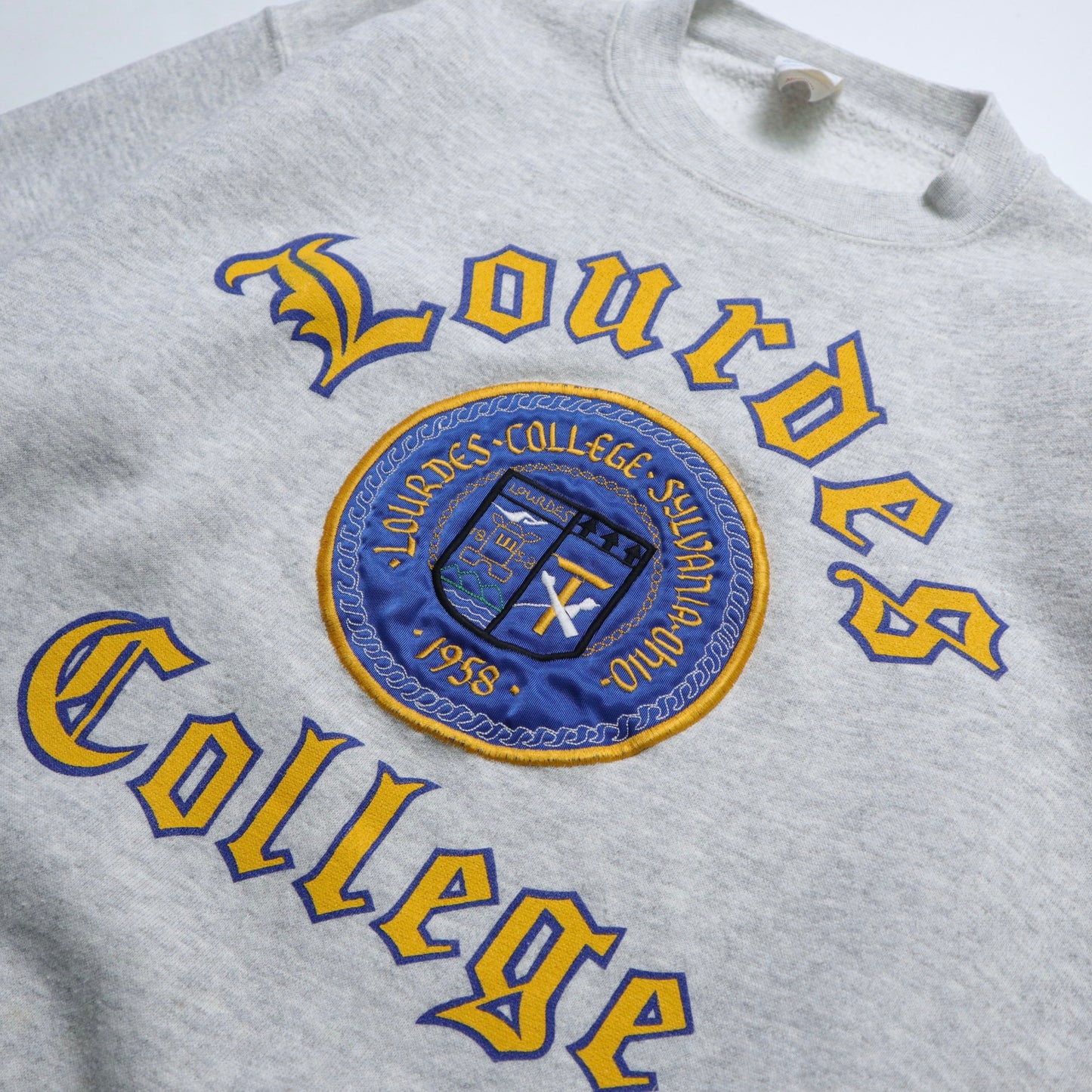 90s 美國製 路德大學 Lourdes College 刺繡布章大學tee 古著衛衣