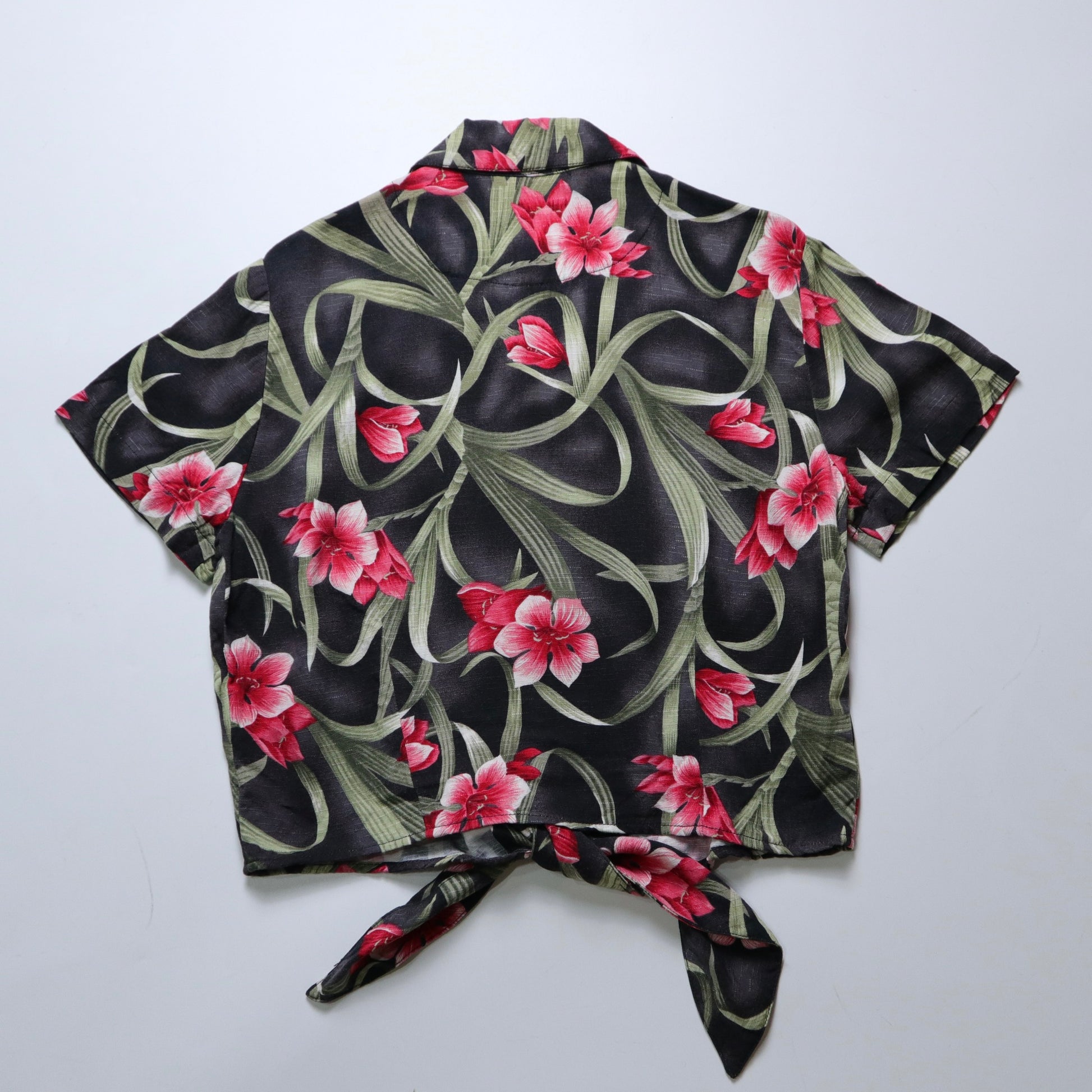 Black Bottom Hibiscus Knotted Hawaiian Shirt