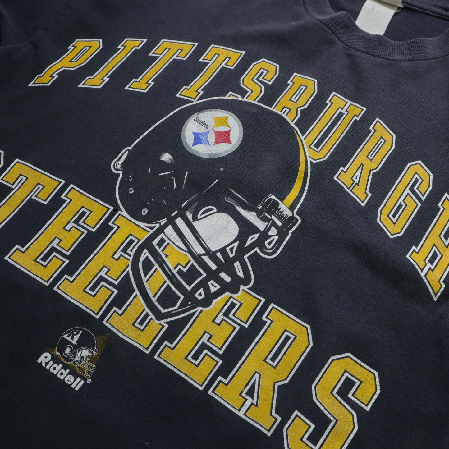 90年代のピッツバーグ・スティーラーズのフットボールチームが古いTシャツを洗濯する