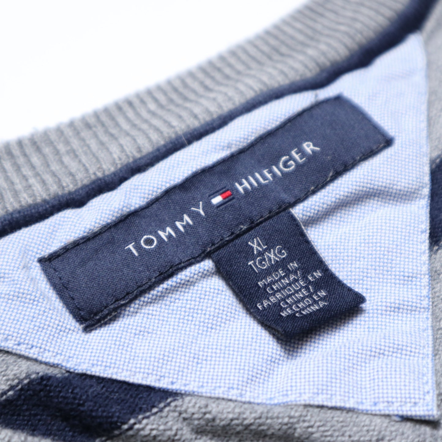 Tommy Hilfiger 灰色條紋針織衫 - 富士鳥古著