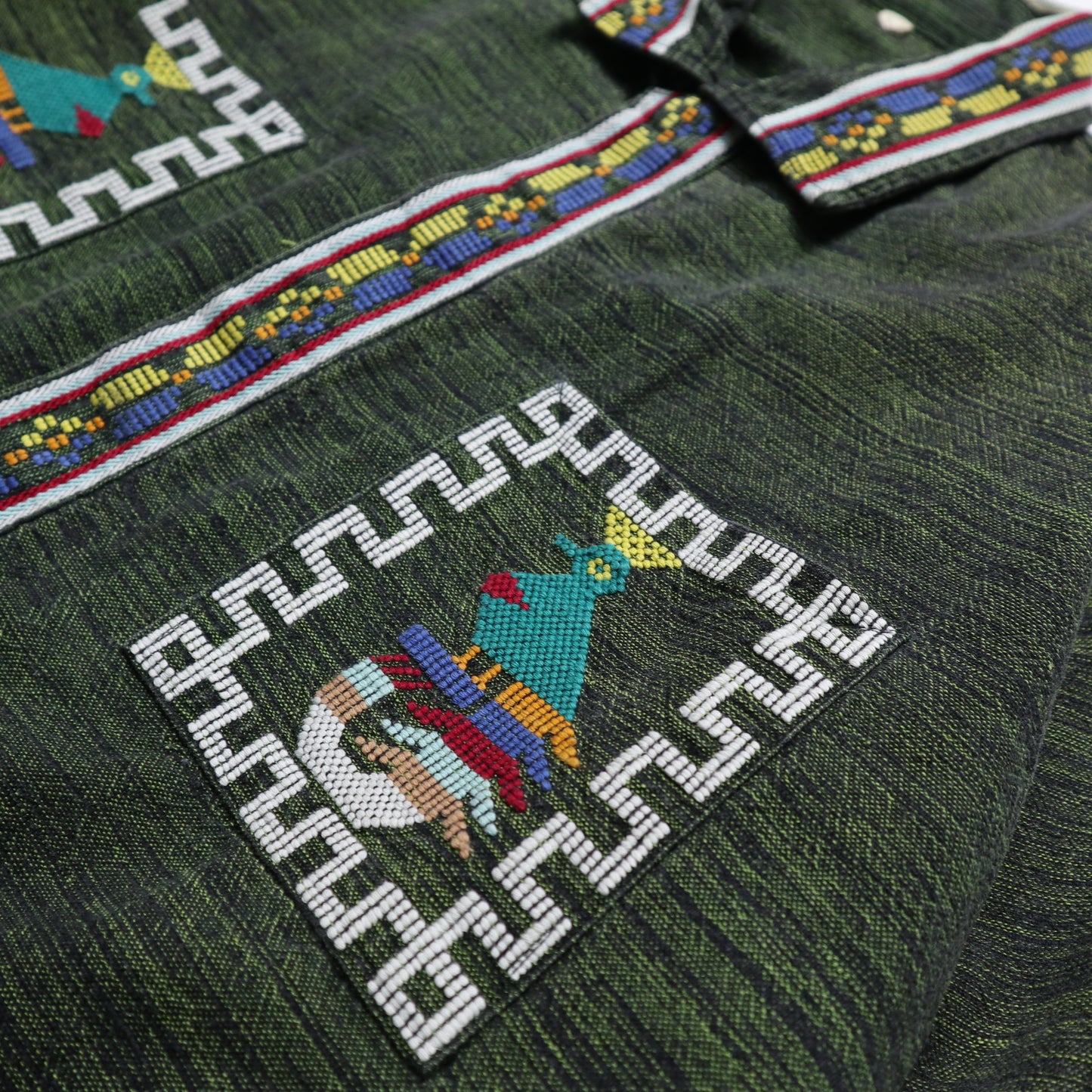 綠色瓜地馬拉 格查爾鳥手工刺繡襯衫