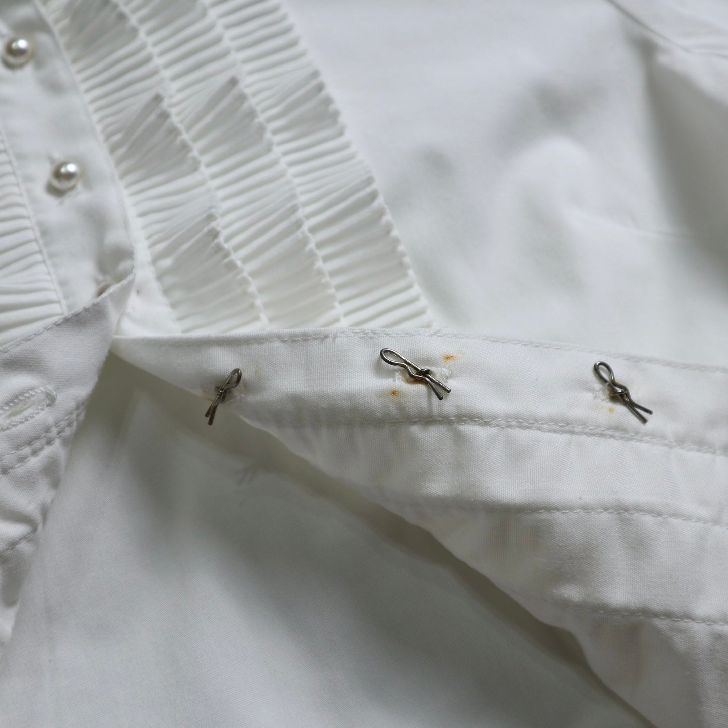 80s American-made American female Air Force dress shirt with three-dimensional folding pearl buttons
