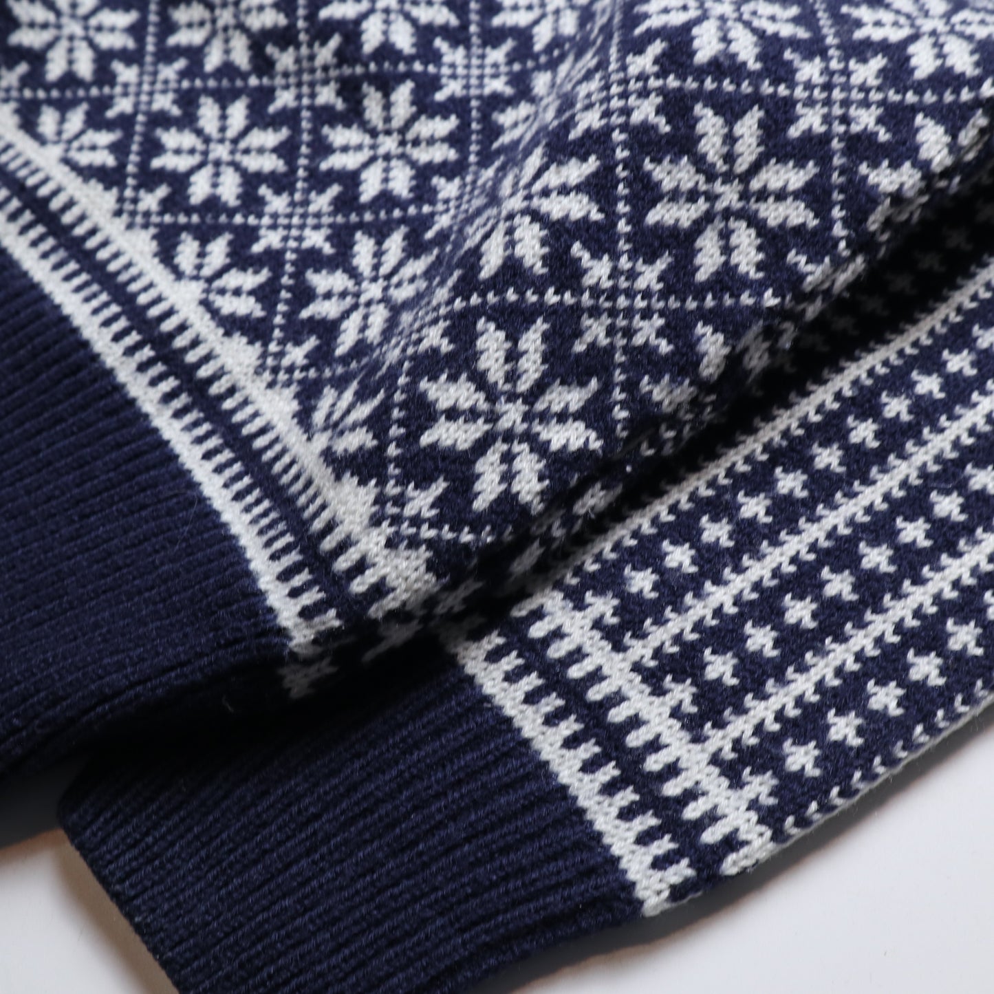 90s Canadian-made navy blue snowflake totem sweater thick pound wool sweater